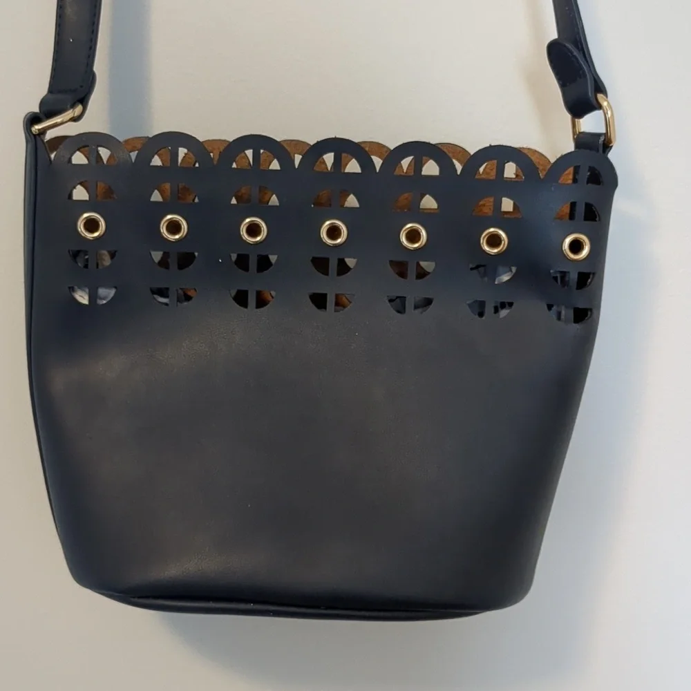 Stella & dot - Navy Blue small handbag with liner - Picture 2 of 7